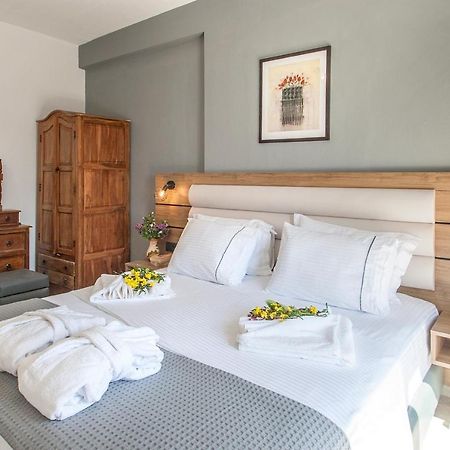 Hermes Hotel Vromolimnos 外观 照片