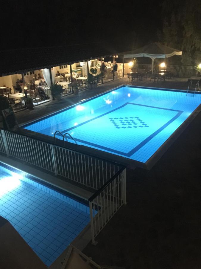 Hermes Hotel Vromolimnos 外观 照片