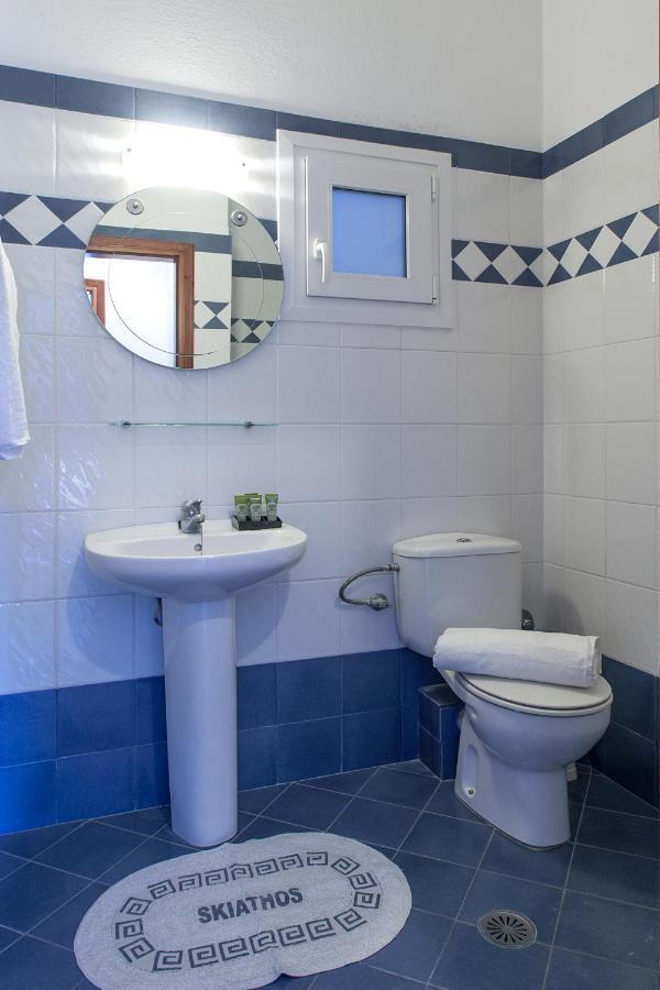 Hermes Hotel Vromolimnos 外观 照片