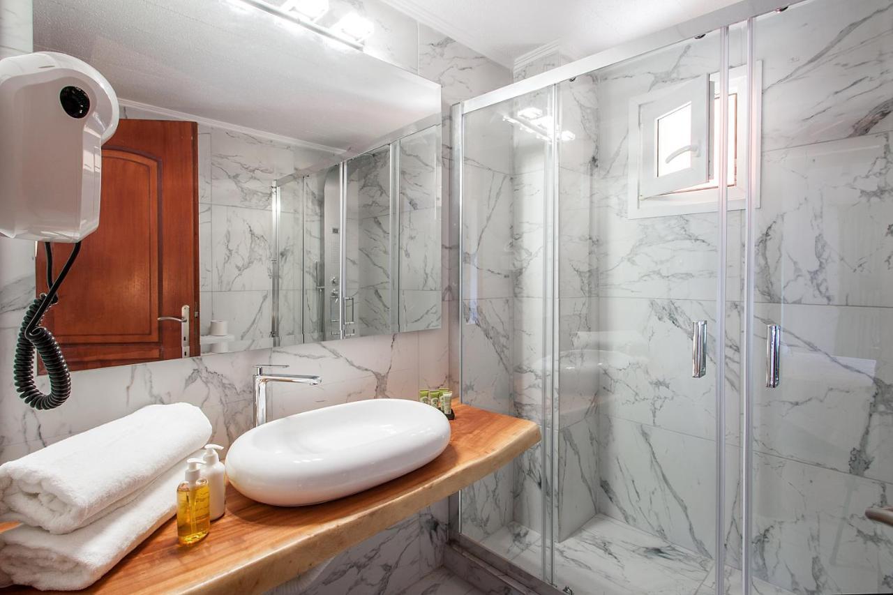 Hermes Hotel Vromolimnos 外观 照片