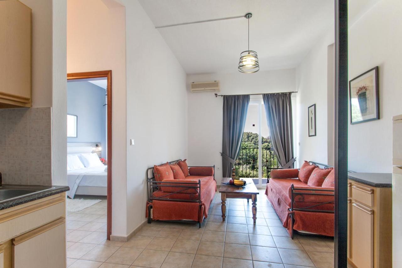 Hermes Hotel Vromolimnos 外观 照片