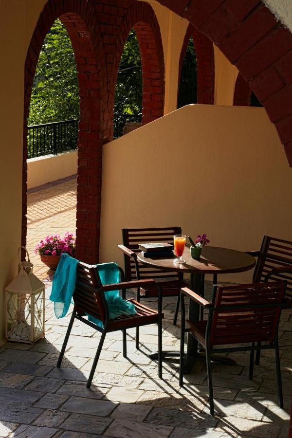 Hermes Hotel Vromolimnos 外观 照片