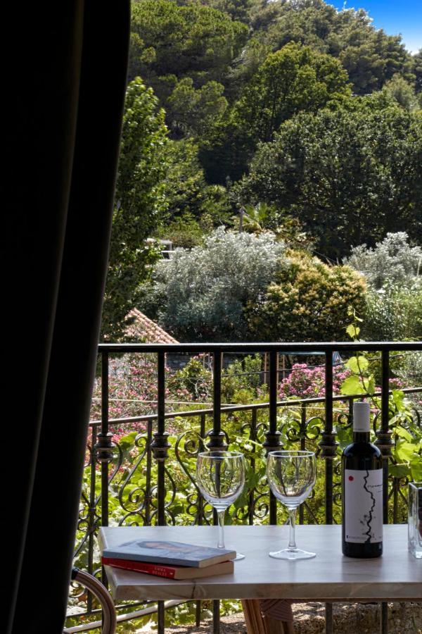 Hermes Hotel Vromolimnos 外观 照片