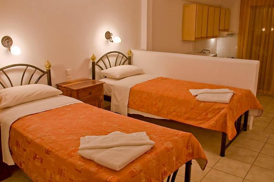 Hermes Hotel Vromolimnos 外观 照片