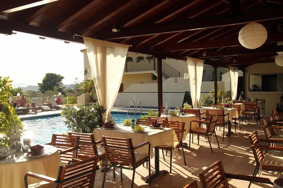 Hermes Hotel Vromolimnos 外观 照片