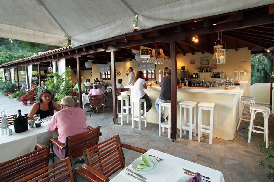Hermes Hotel Vromolimnos 外观 照片