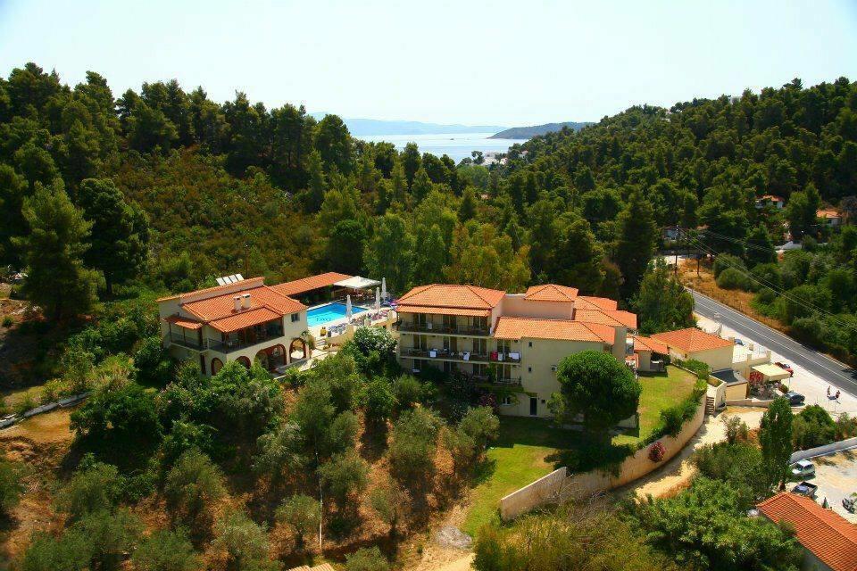 Hermes Hotel Vromolimnos 外观 照片