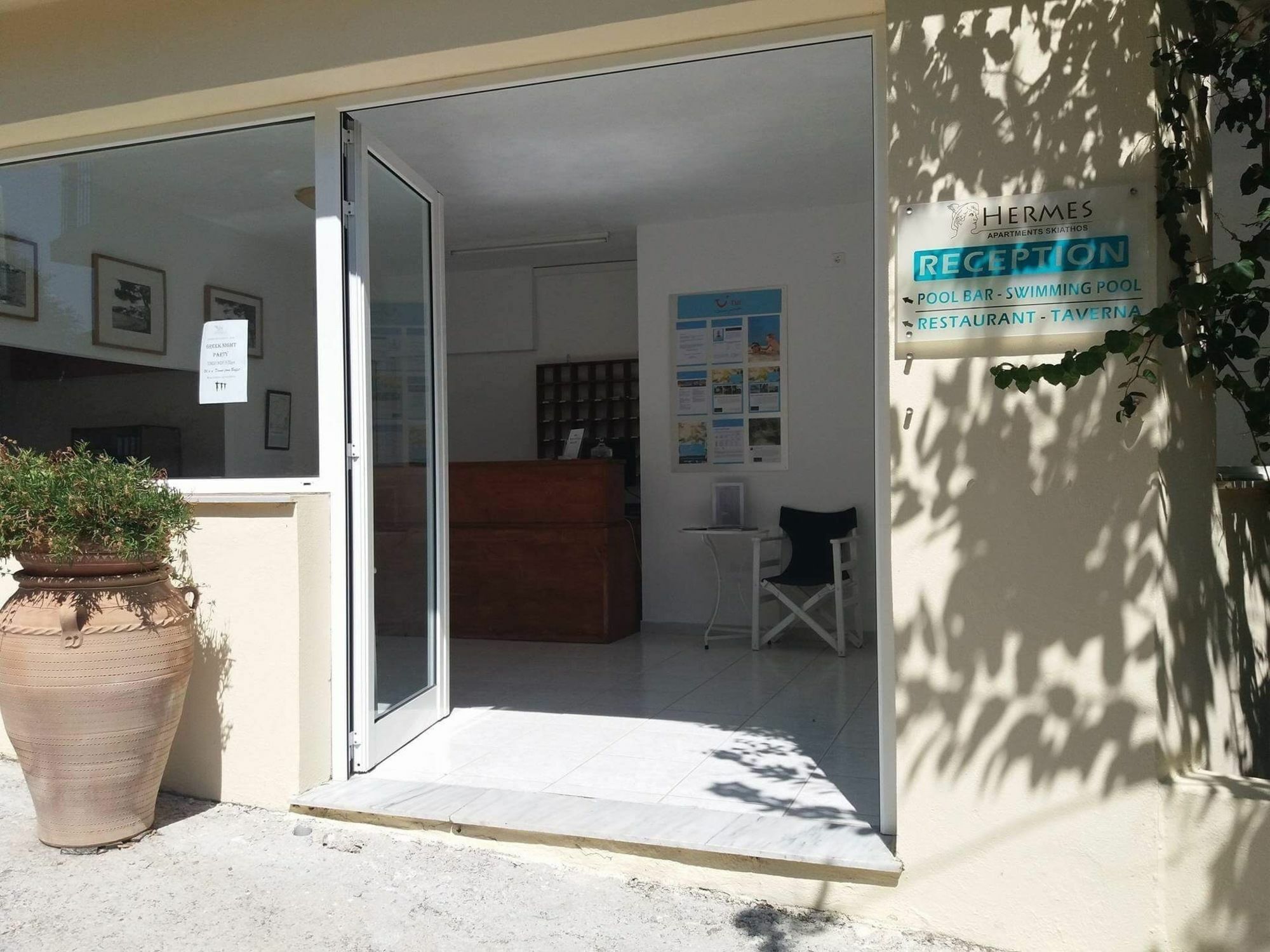 Hermes Hotel Vromolimnos 外观 照片