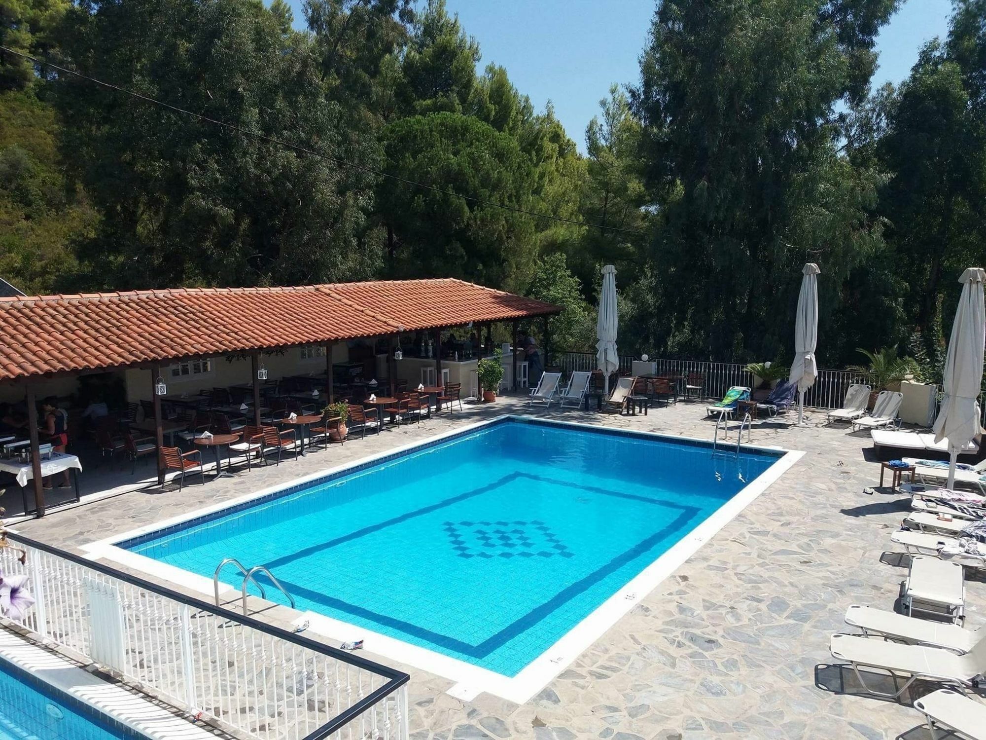 Hermes Hotel Vromolimnos 外观 照片