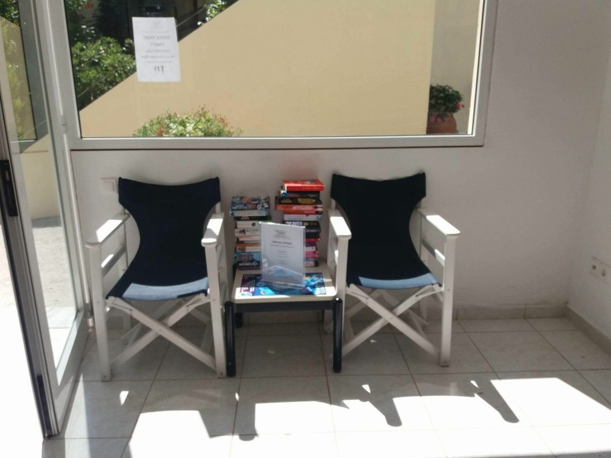 Hermes Hotel Vromolimnos 外观 照片