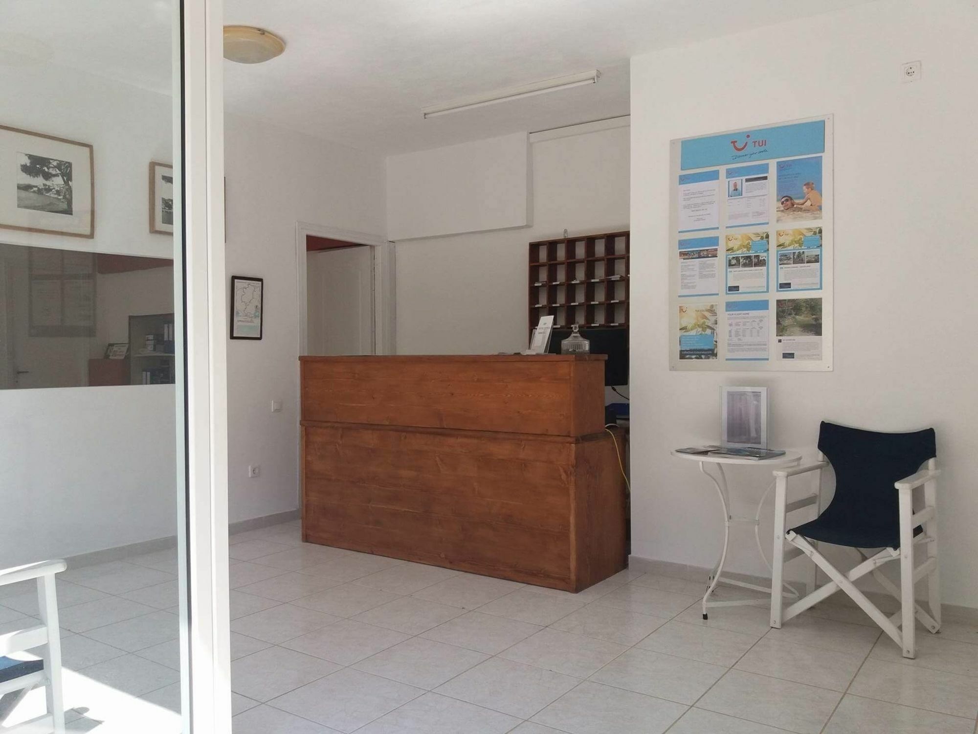 Hermes Hotel Vromolimnos 外观 照片